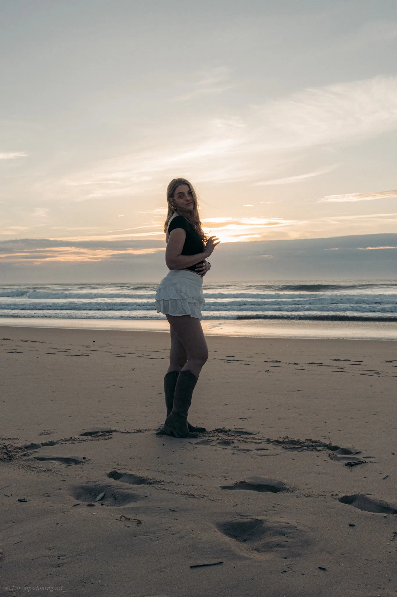 Elise en pleine réflexion, traversée de l'anxiété